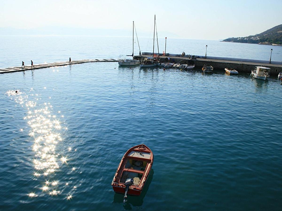Hotel Akti Loutraki  Exterior photo